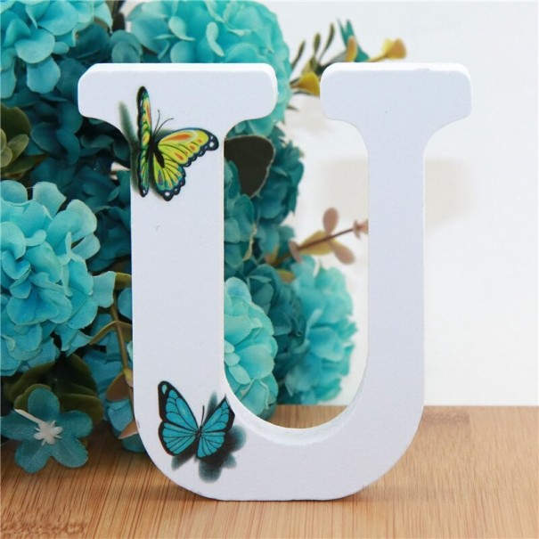 Letra decorativa de madera con mariposas U