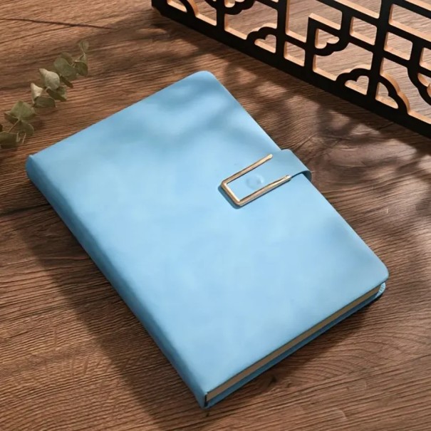 Libreta A5 retro colorida con cubierta de polipiel suave, 360 páginas. Adecuada para estudiantes y la oficina. Con marcapáginas y presilla para bolígrafo. azul claro