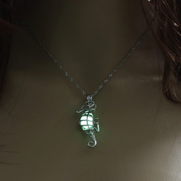 Lichtgevende damesketting met zeedieren 2
