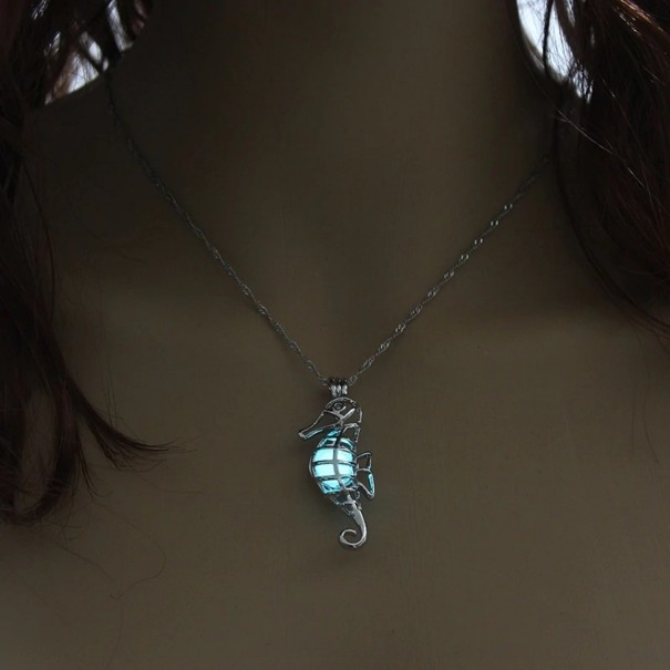 Lichtgevende damesketting met zeedieren 3
