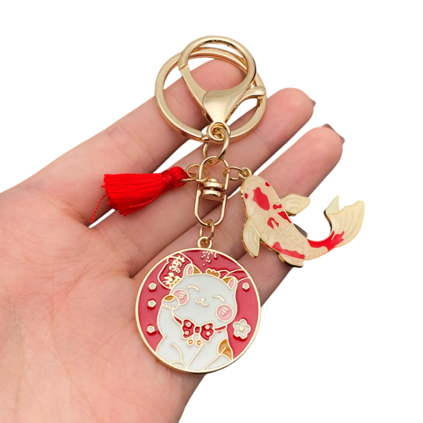 Llavero 3 x 9 cm Gato de la suerte con pez y borlas Talisman metálico Maneki Neko Decoración para bolso Mochila 1