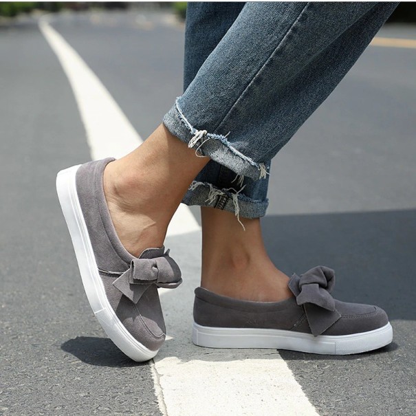Loafers i mocka för kvinnor med rosett J2403