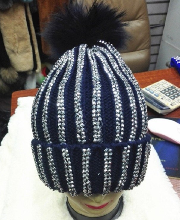 Luxe dameshoed met strass steentjes 10