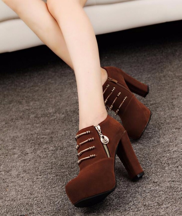 Luxuriöse Damen-Stiefeletten mit Absatz J1368 braun 37