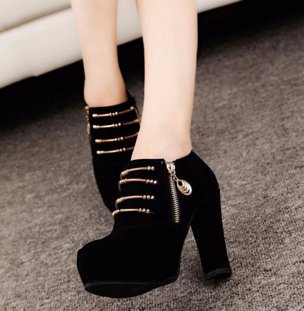 Luxusní dámské kotníkové boty na podpatku J1368 černá 39