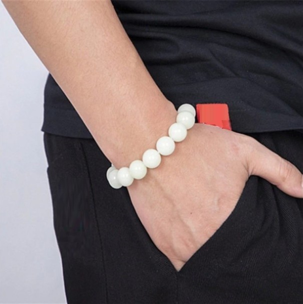 Lysande armband med pärlor