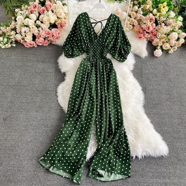 Macacão feminino com bolinhas e mangas curtas verde escuro