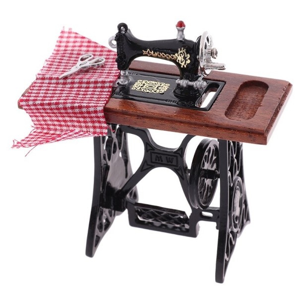Machine à coudre pour poupée 2