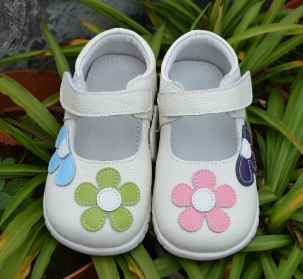 Mädchen-Ballerinas mit Blumen weiß 18,5