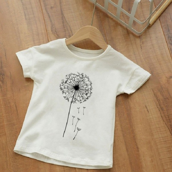 Mädchen-T-Shirt mit einer Blume 6 H