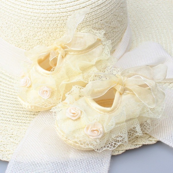 Mädchenmütze mit Rosen gelb 9-12 Monate