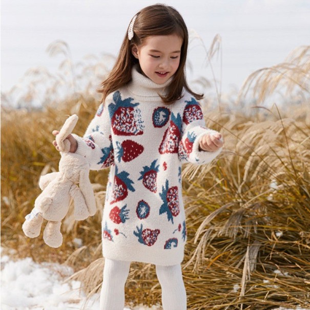 Mädchenpullover mit Erdbeeren 3