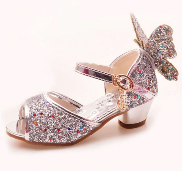 Mädchensandalen mit Absatz silbern 34
