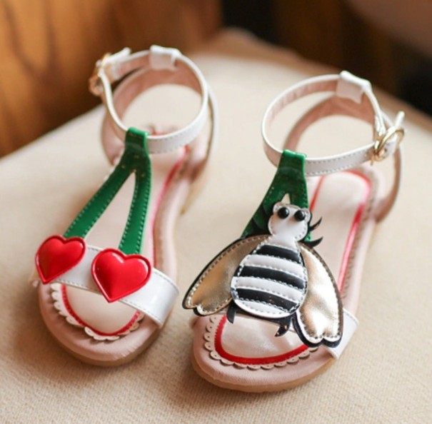 Mädchensandalen mit einer Biene weiß 19