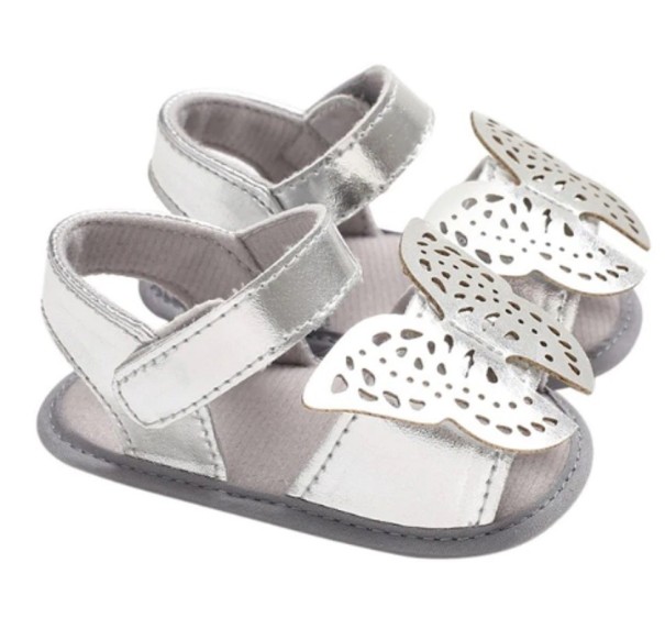 Mädchensandalen mit Fliege silbern 19