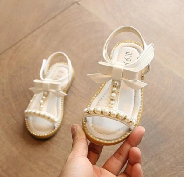 Mädchensandalen mit Perlen dunkelgrün 26