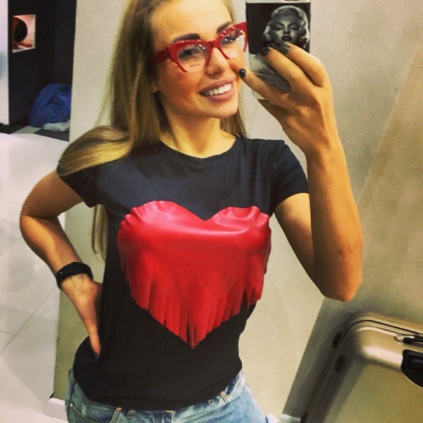 Maglietta da donna con stampa cuore e frange nero S