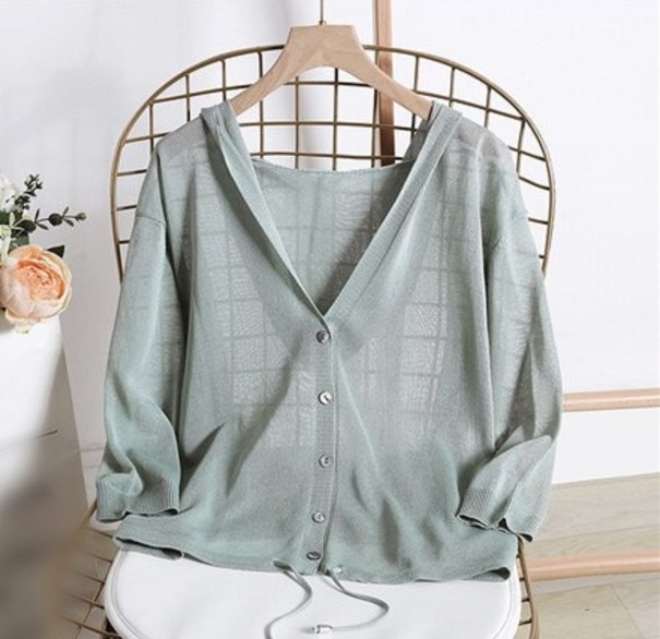 Maglione da donna con cappuccio e bottoni turchese