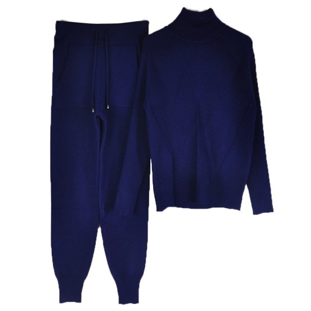 Maglione e pantaloni da donna blu scuro