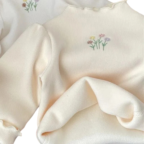 Maglione invernale per ragazze, top spesso con maniche arricciate e ricamo floreale, elegante maglietta per bambini per autunno e inverno, vari colori beige 12-18 mesi