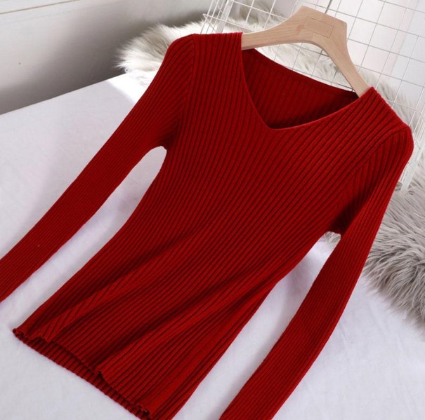 Maglione lavorato a maglia da donna con scollatura porpora