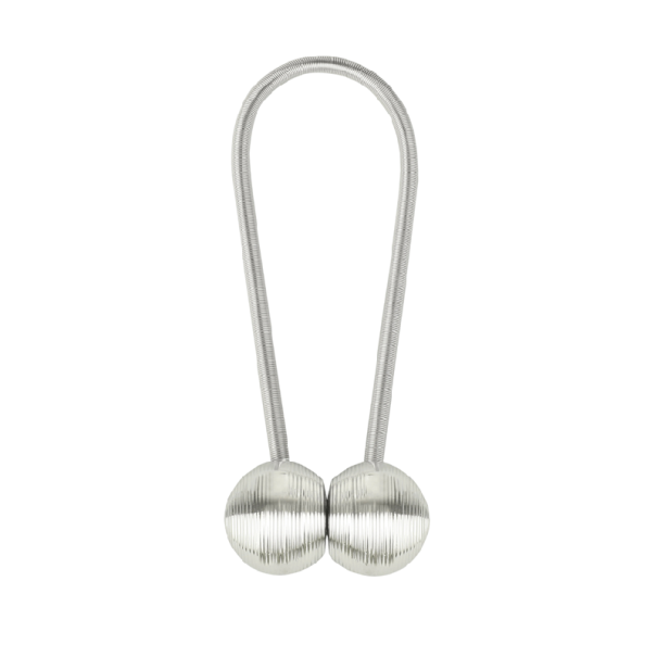 Magnetická spona na záclony s kovovým lankem 49 cm chrom a magnet dekorativní úchyt pro sepnutí závěsů a záclon bílá