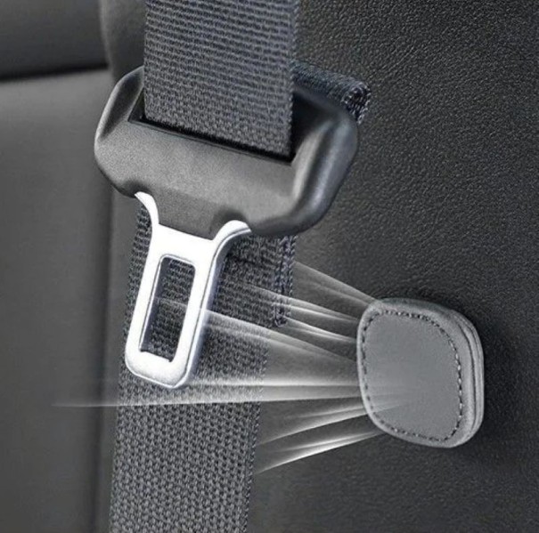 Magnetické klipy na bezpečnostní pás do auta nastavitelné přísavné 4 × 4 cm semišový povrch stabilizátor držák autopásu šedá