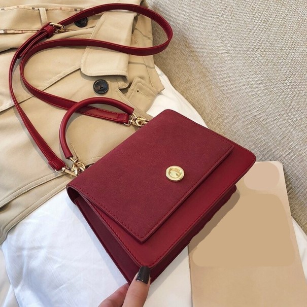 Mala crossbody feminina com alça superior Para levar na mão ou ao ombro Aba com fecho redondo Aparência de camurça Pele PU 24 x 10 x 17 borgonha