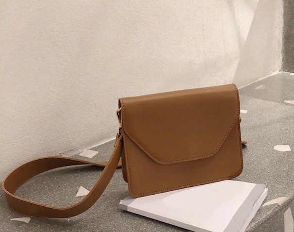 Mala de om em pele para senhora M699 castanho