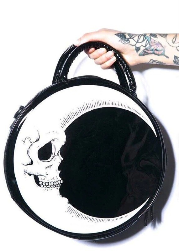 Mala redonda feminina com estampagem de caveira na lua crescente Mala preta e branca para usar à mão ou ao ombro com alça removível 30 x 30 x 11 cm 1