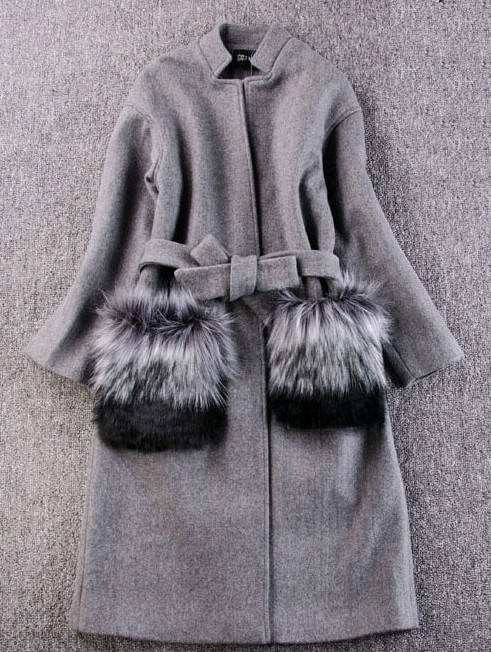 Manteau femme avec fourrure sur les poches J1211 gris S
