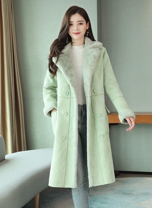 Manteau pour femmes avec fourrure P2329 vert clair S