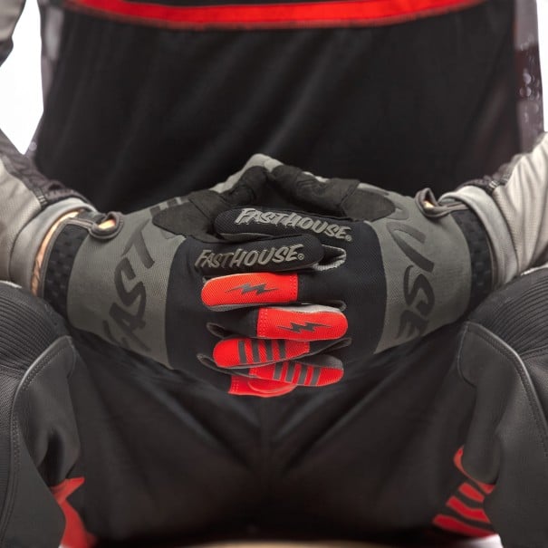 Mănuși sport cu degete pentru motocross cu imprimeu și plasă între degete în culoare gri-negru cu elemente roșii pentru mersul pe teren M