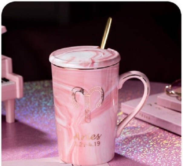 Marmorierter Becher mit Sternzeichenmotiv rosa 11