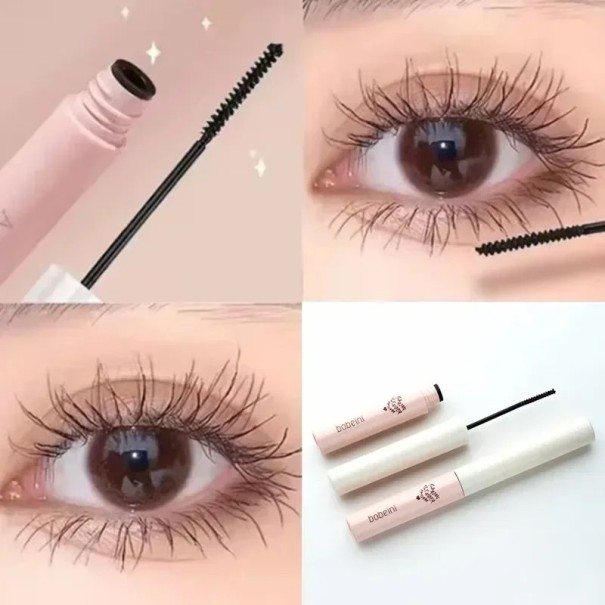 Mascara pour allonger et volumiser les cils avec choix de couleur noire ou brune pour un look naturel effet longue durée sans bavure noir