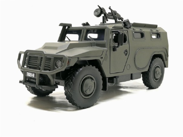 Mașină de jucărie militară verde armată