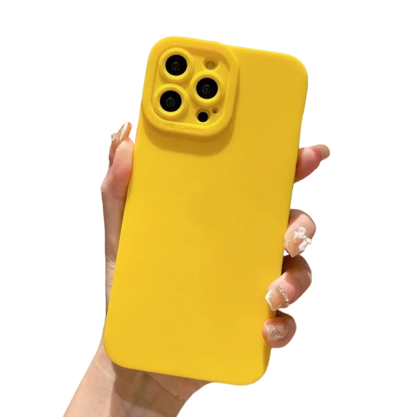 Mat silikonecover med linsebeskyttelse til iPhone 15 Pro Max gul