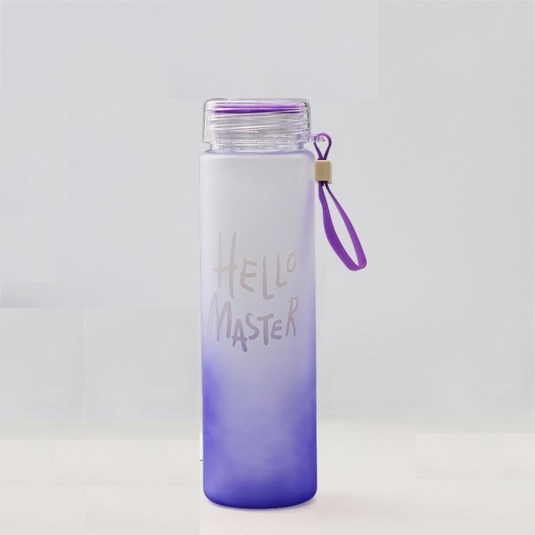 Matkapullo, jossa on kaiverrus violetti