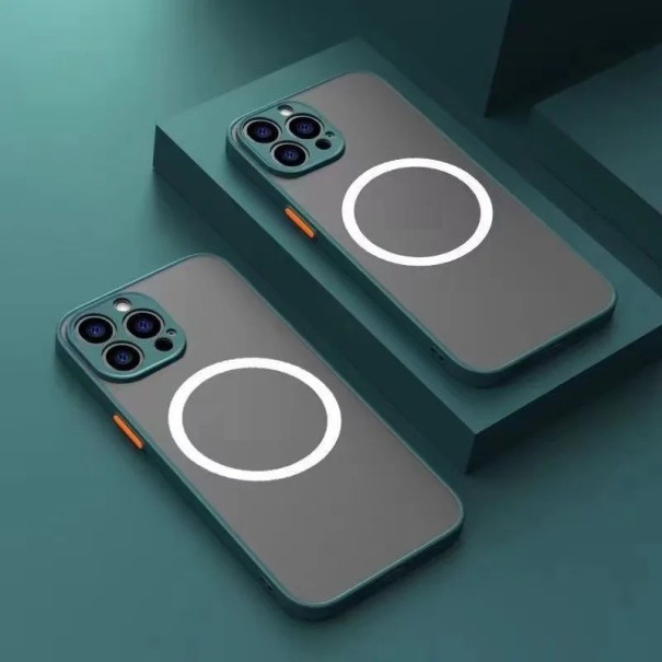 Matt skyddande skal med MagSafe-stöd för iPhone 15 Pro Max grön