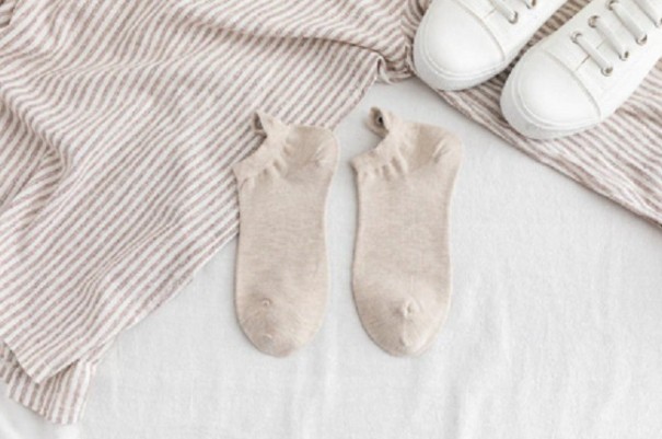 Meias femininas com bordado engraçado creme