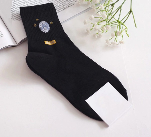 Meias femininas com motivos do sistema solar preto