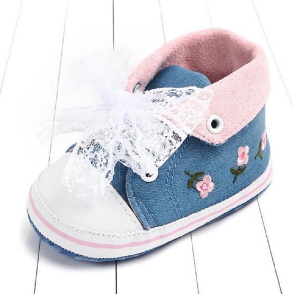 Meisjespantoffels met bloemen A2489 blauw 6-12 maanden