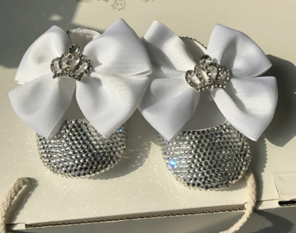 Meisjespantoffels met strass steentjes en strik zilver 0-6 maanden