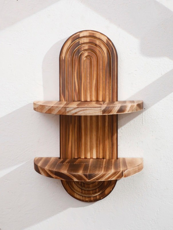 Mensola da parete in legno stile Boho con 2 ripiani per decorazioni e piante marrone