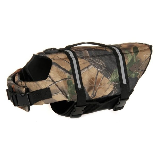 Mentőmellény közepes méretű kutyák számára fogantyúval Barna-zöld álcázás levélmintával Háthossz 30 cm Mellkörfogat 46-tól 63 cm-ig 4,5-től 10 kg-ig terjedő kutyáknak 1
