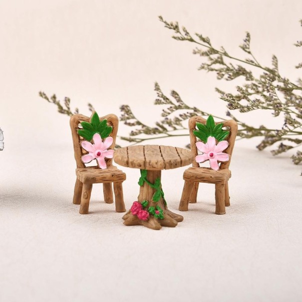 Mesas y sillas decorativas en miniatura 1