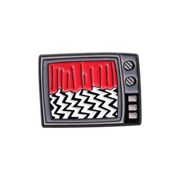 Metalen broche retro TV met rode gordijn patroon 2,8 x 2 cm geëmailleerde speld zwart rood pin voor kleding rugzak horror accessoire 1
