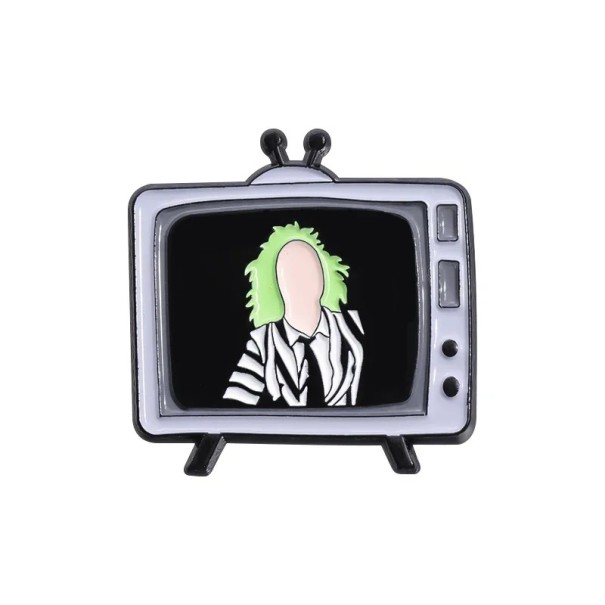 Metallinen rintaneula retro TV hahmo vihreät hiukset 2,8 x 2,8 cm emaloitu merkki mustavalkoinen pinssi vaatteisiin reppuun kauhuteemainen lisä 1