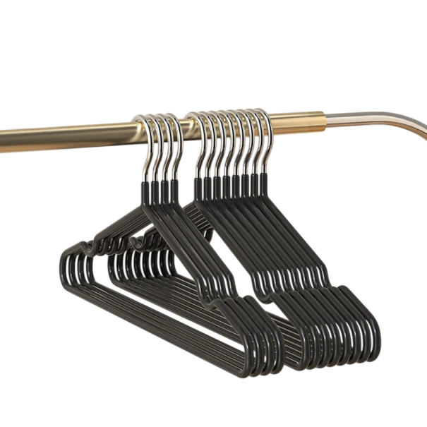 Metalliset vaateripustimet muovipakkauksessa 10 kpl 40,5 x 18 cm Kestävät vaateripustimet liukumattomalla pinnoitteella Käytännölliset ja tukevat vaatekaappiin ja pukeutumishuoneeseen musta