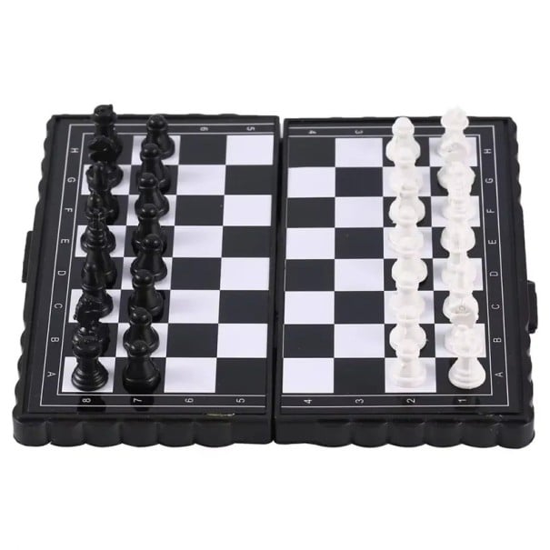 Mini ajedrez magnético negro de 13 x 14 x 1,7 cm, tablero de ajedrez de plástico plegable, portátil, juego de mesa de viaje, juego de ajedrez compacto 1